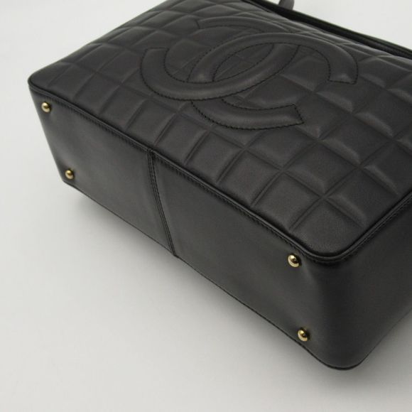 Chanel Chocolate Bar Shoulder Bag Lambskin Leather Black - Picture 4 of 6